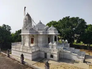 Kaushambi Jain Shwetamber Tirth - Shri Padmaprabh Swami 4 Kalyanak Prachin Jinprasad