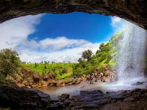 Don Waterfall, Dang