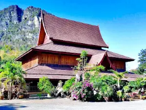 Wat Pa Tham Pha Bong