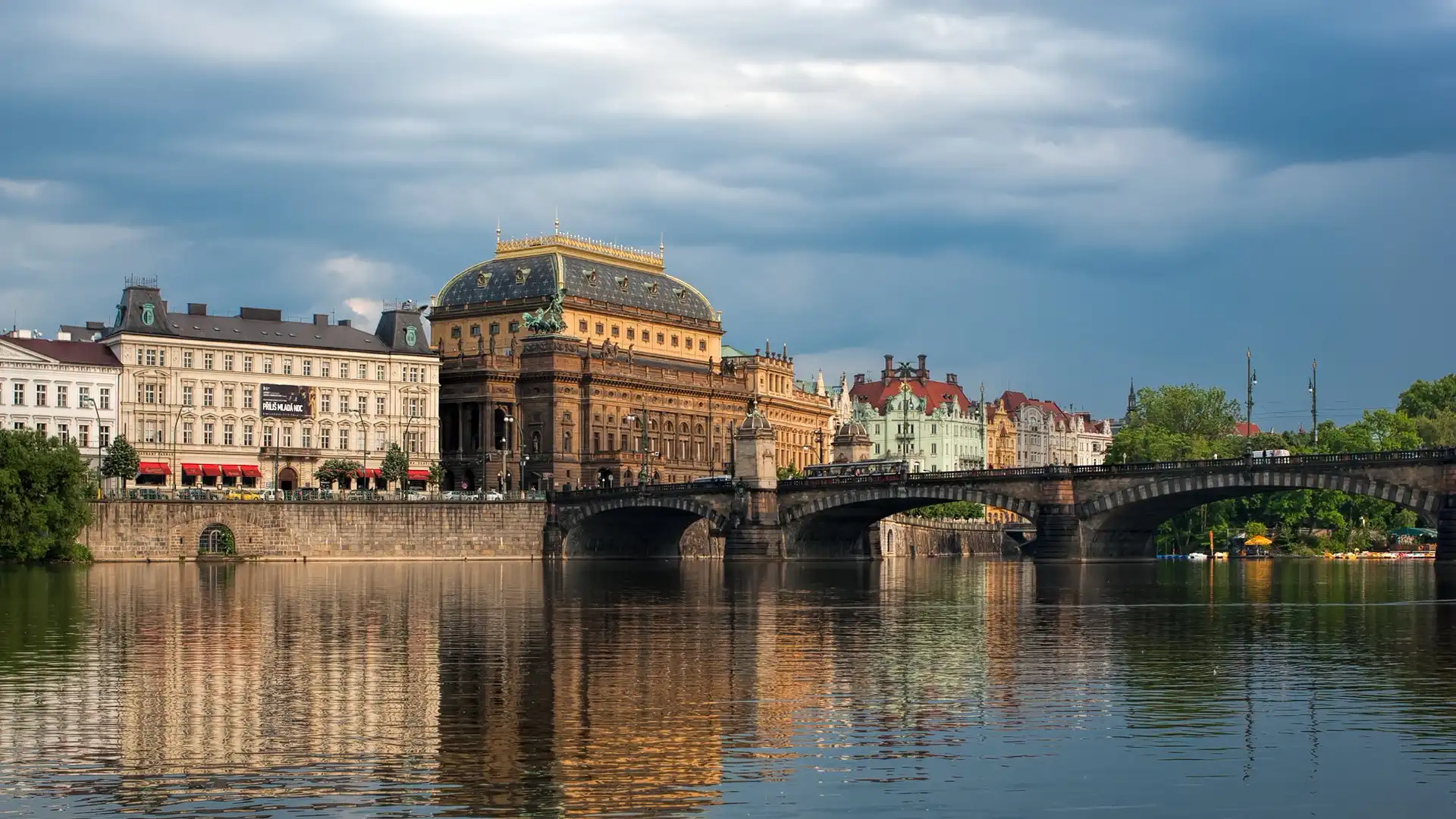 Hotels near National Theatre