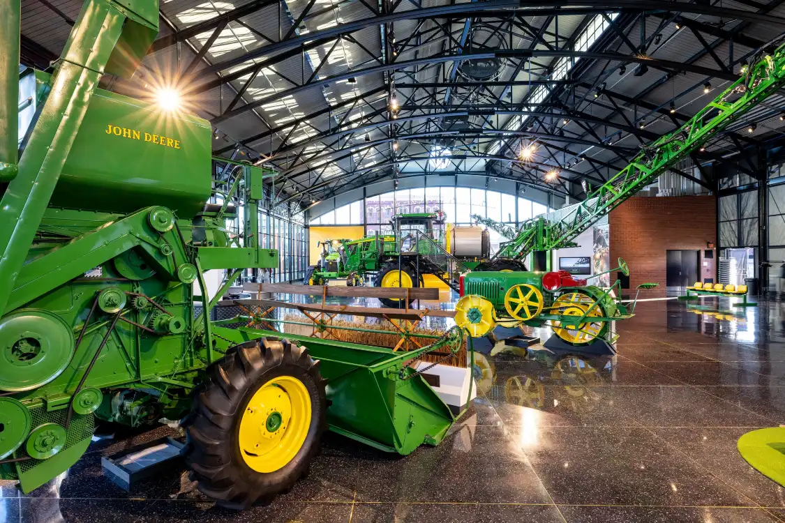 Hotels near John Deere Pavilion