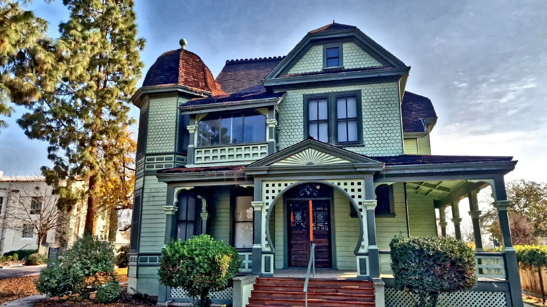 Hotels near Kern County Museum