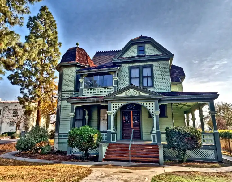Hotels near Kern County Museum