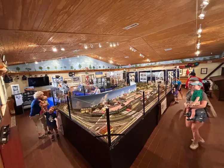 Hotels near Railroad Museum of South Florida