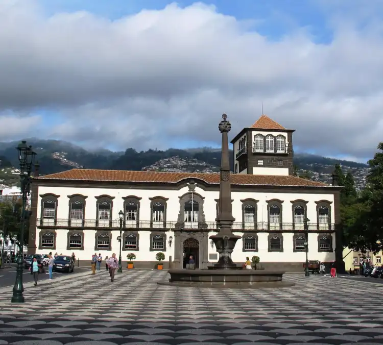 Hotels near Town Hall