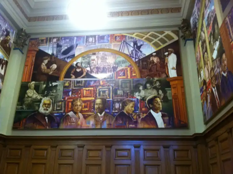 Hotels near African American Museum and Library at Oakland