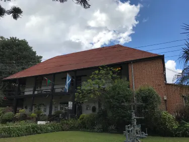 La Caverna Art Gallery