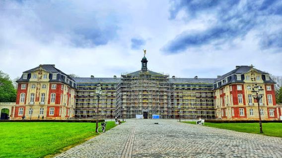Schlossplatz