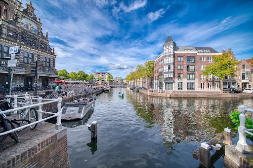 Compare 5 airports near Alkmaar