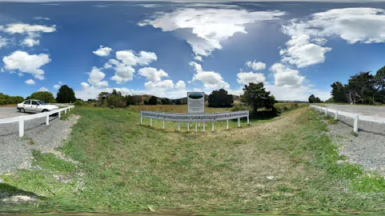 Taumatawhakatangihangakoauauotamateaturipukakapikimaungahoronukupokaiwhenuakitanatahu - The Longest Place Name in the World