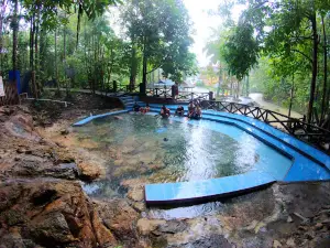 Kolam Air Panas La ( La Hot Springs)