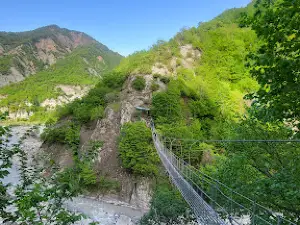 Hanging bridge - الجسر المعلق