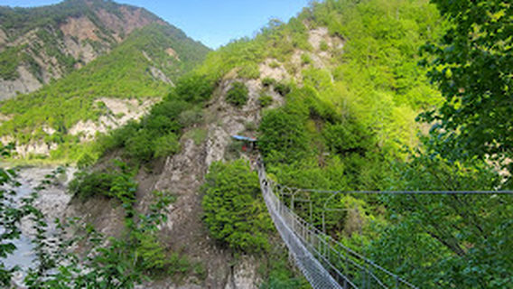 Hanging bridge - الجسر المعلق