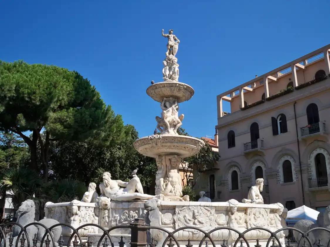 Hotels near Orion fountain