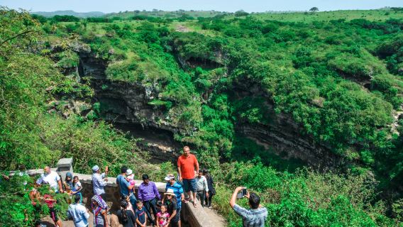 Teeq Cave and Tawi Ateer Sinkhole
