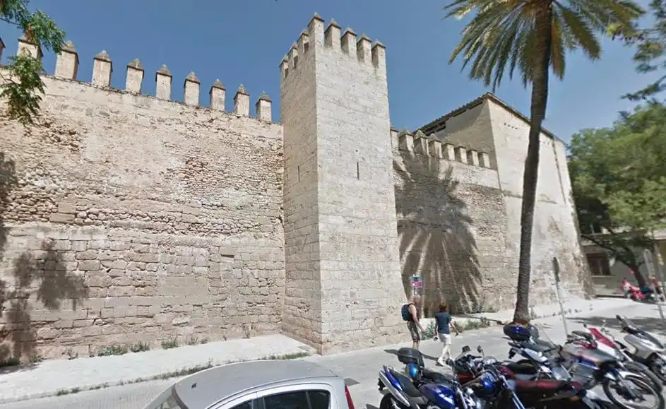 Hotels near Porta del Camp