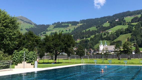 Dolomitenbad Lienz Hallenbad / Piscina coperta / Indoor pool