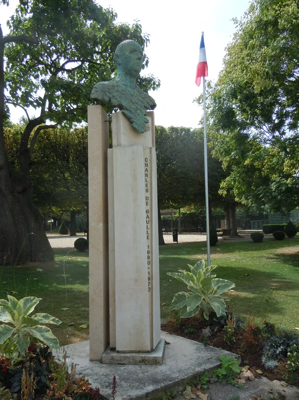 1_Buste du General de Gaulle