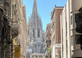 El món neix en cada besada