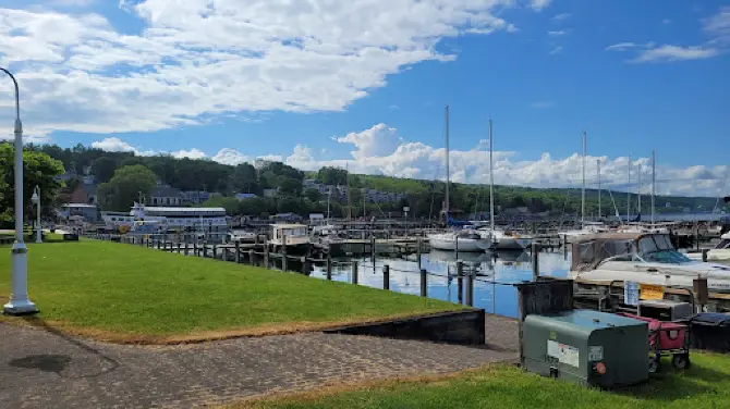 Pier House Seneca Lake Watkins - 0HJ2w12000ij4e286FCE5 C 670 376 Q70.webp