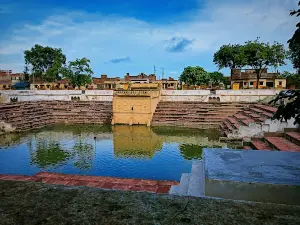 Pakka Talaab, Muratganj