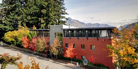 Queenstown Resort College