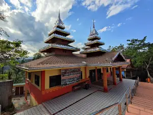 Wat Phra Borommathat Doi Koeng