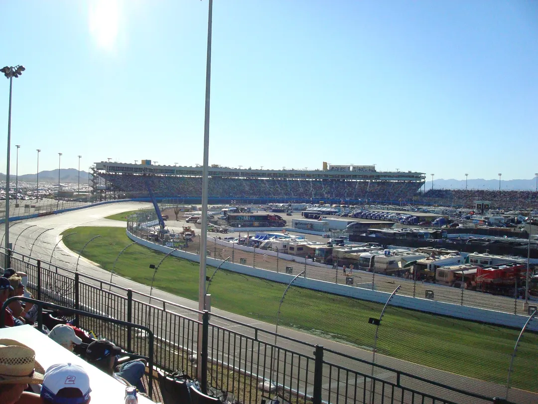 2_Phoenix Raceway