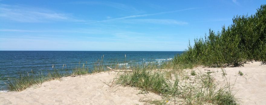 Melnrage Beach