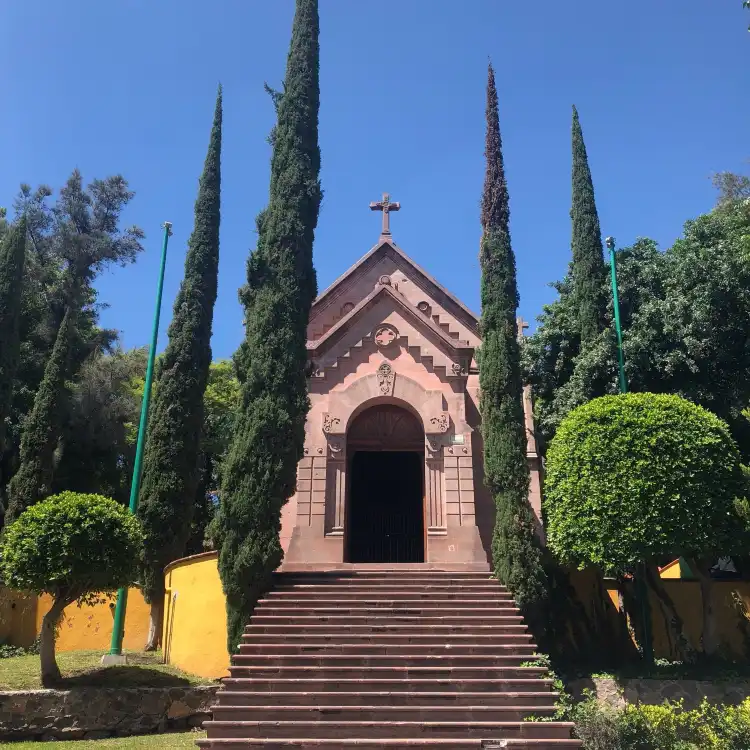Hotels near Cerro de las Campanas