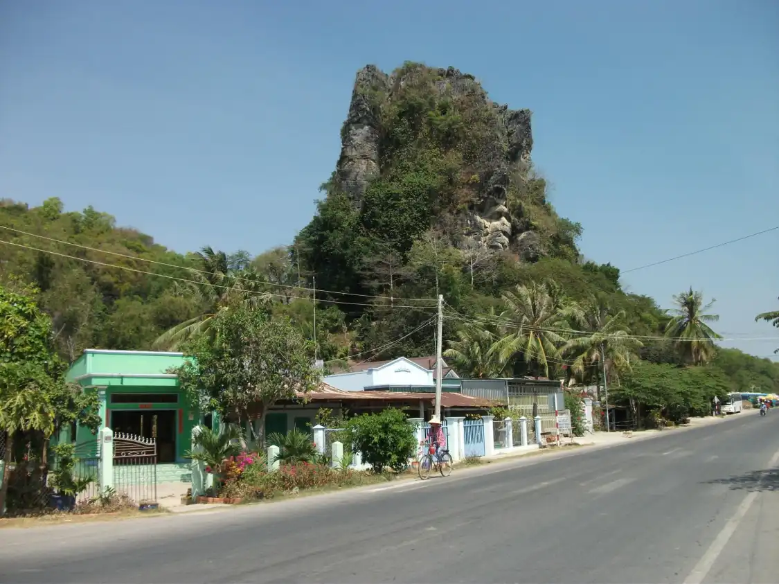 Hotels near Thạch Động