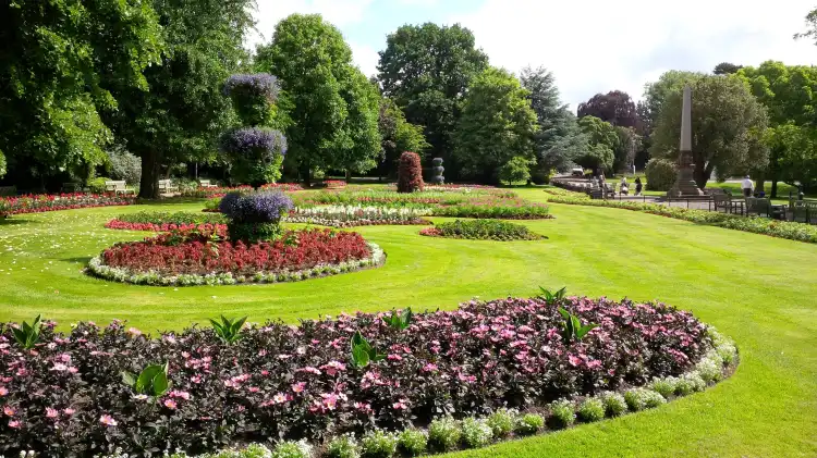 Hotels near Jephson Gardens