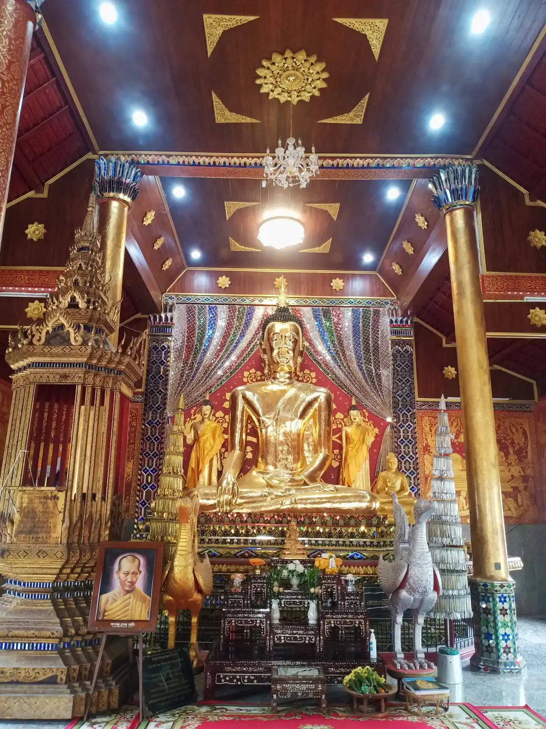 Hotels near Wat Chedi Sao Lang