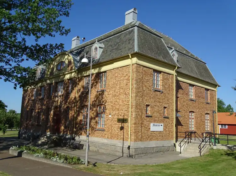 Hotels near Bloms Klädvaruhus.