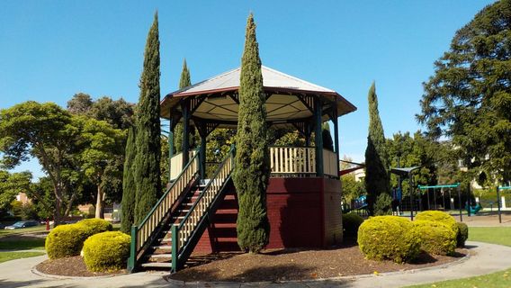 Elsternwick