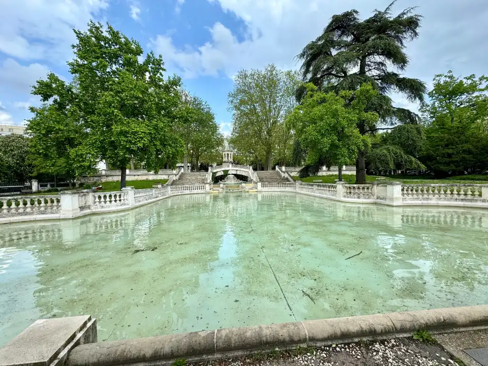 4_Darcy square