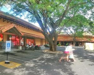 香港-利韋里亞 機票酒店 自由行