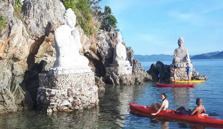Hotels near Bay of Buddhas