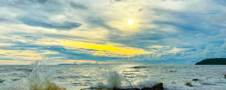ឆ្នេរប៉ាក់ខ្លង Bakhlong Beach