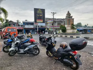 Tugu Simpang Durian Mulo