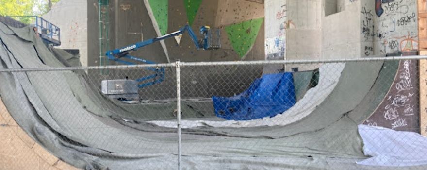 Skatepark a lezecká stěna