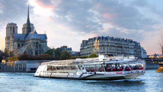 1-hour Seine River Bateaux Mouches Cruise Ticket in Paris, France + Audio Guide