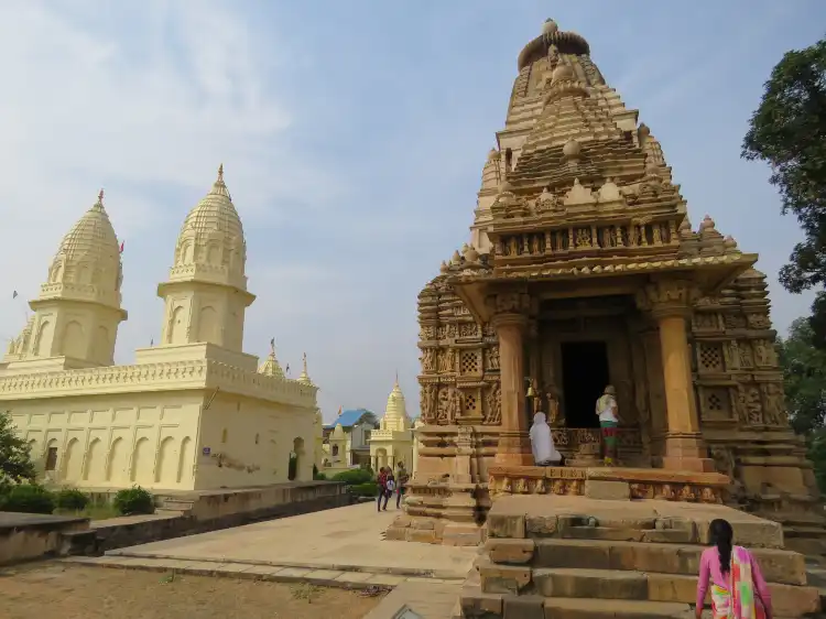 Hotels near Parsvanath Temple