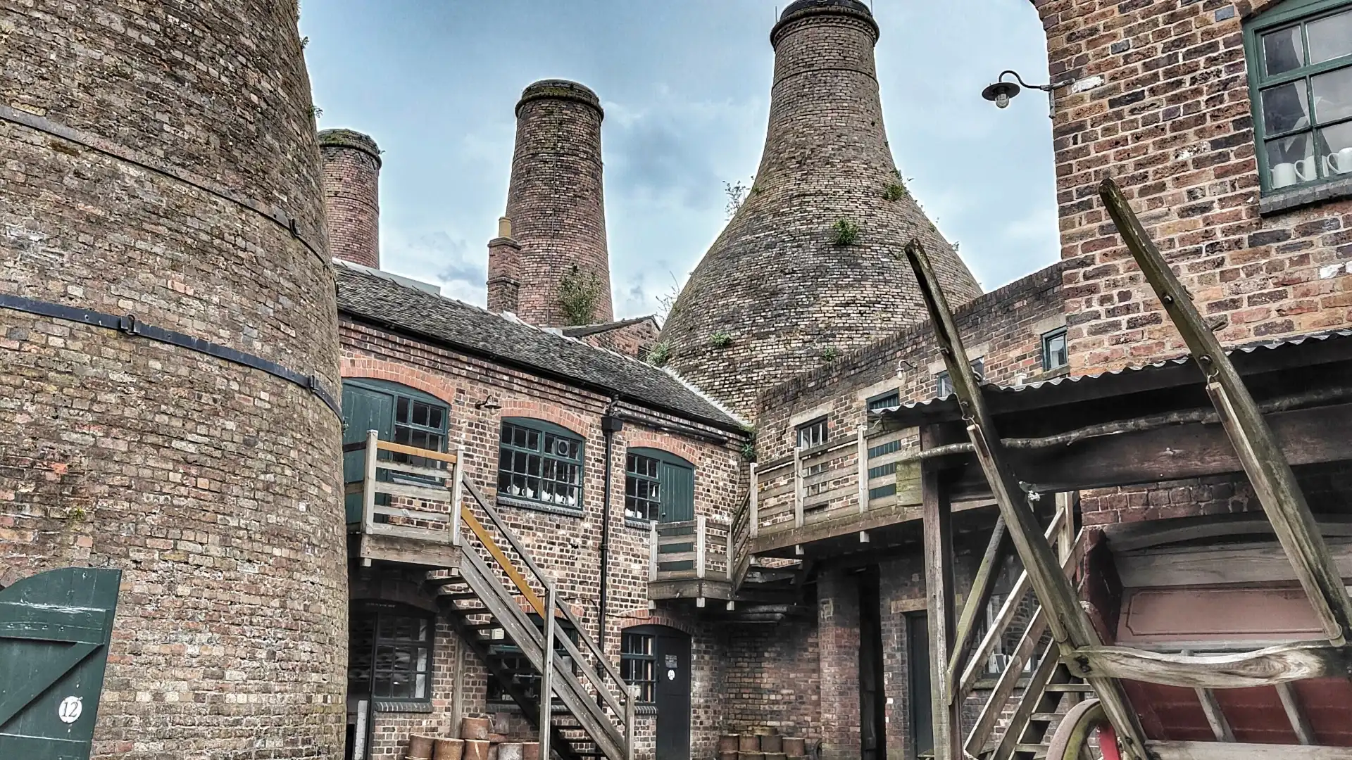 Hotels near Gladstone Pottery Museum