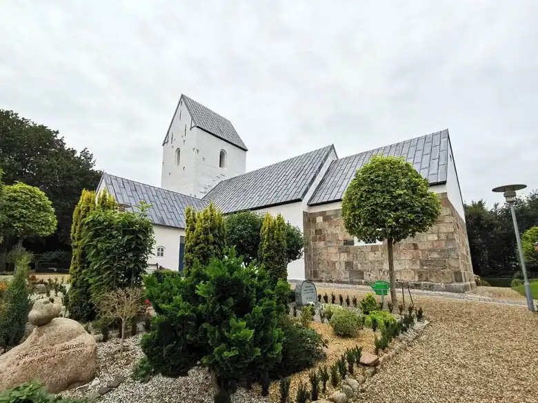 Hotels near Humlum Kirke
