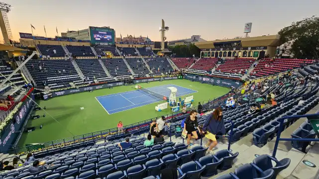 Hotels near Dubai Tennis Stadium