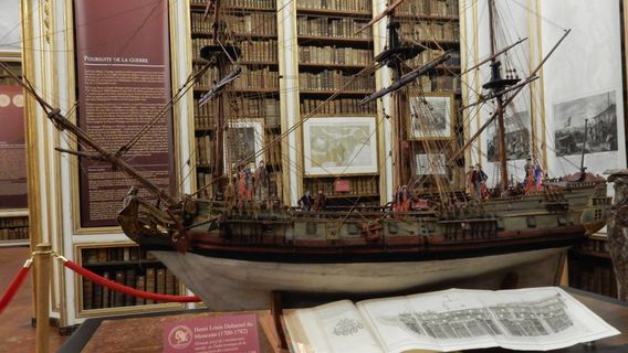 Central Library De Versailles