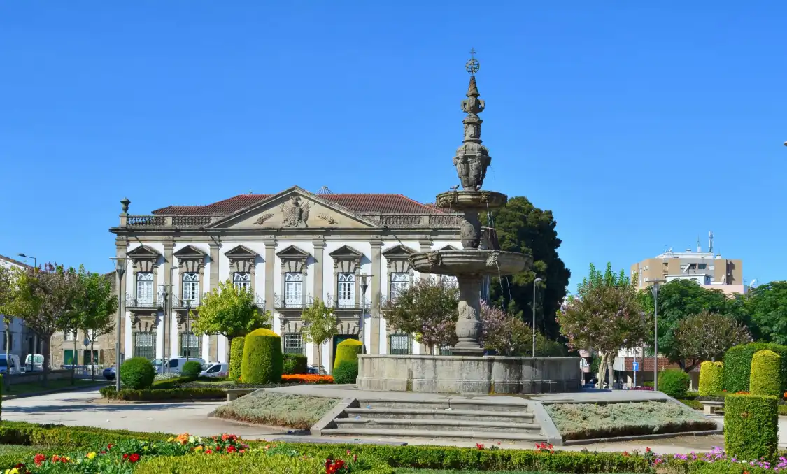 Fonte do Campo das Hortas附近的飯店