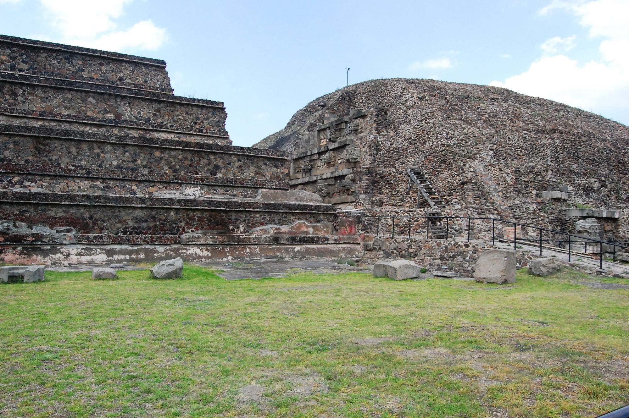 Mexico City Piramide de la Serpiente Emplumada Tour [Private VIP Service + Dedicated Vehicle Pick-up]