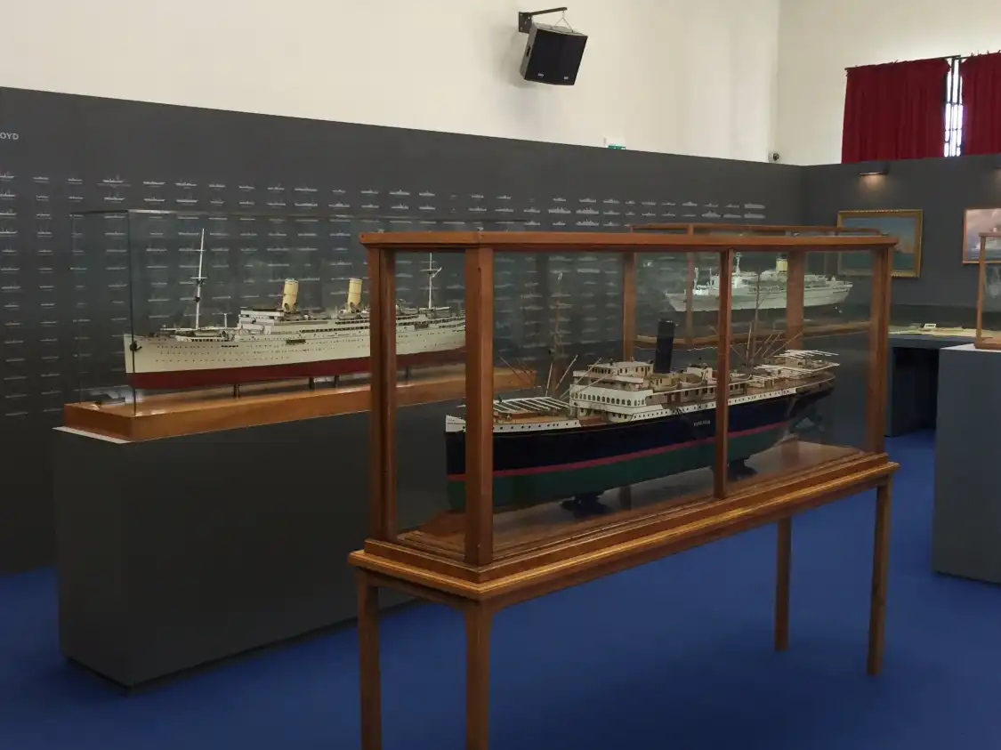 Hotel in zona Lloyd. Le navi di Trieste nel Mondo